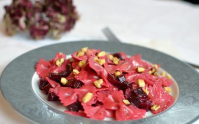 Sült céklás tészta camembert-rel és pirított dióval