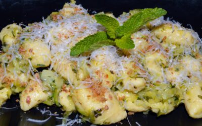 Mentás-cukkinis-citromos krumplinudli
