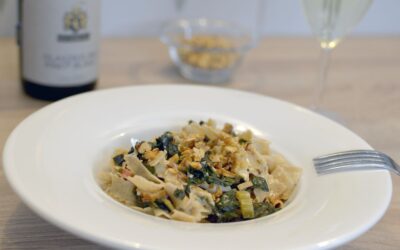 Mángoldos szélesmetélt pirított dióval