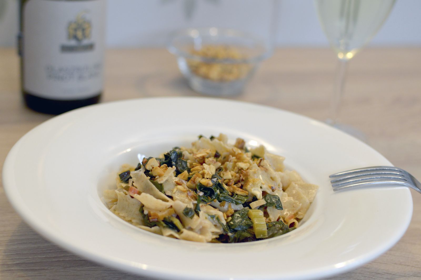 Mángoldos széletesmetélt pirított dióval Mángoldos széletesmetélt pirított dióval